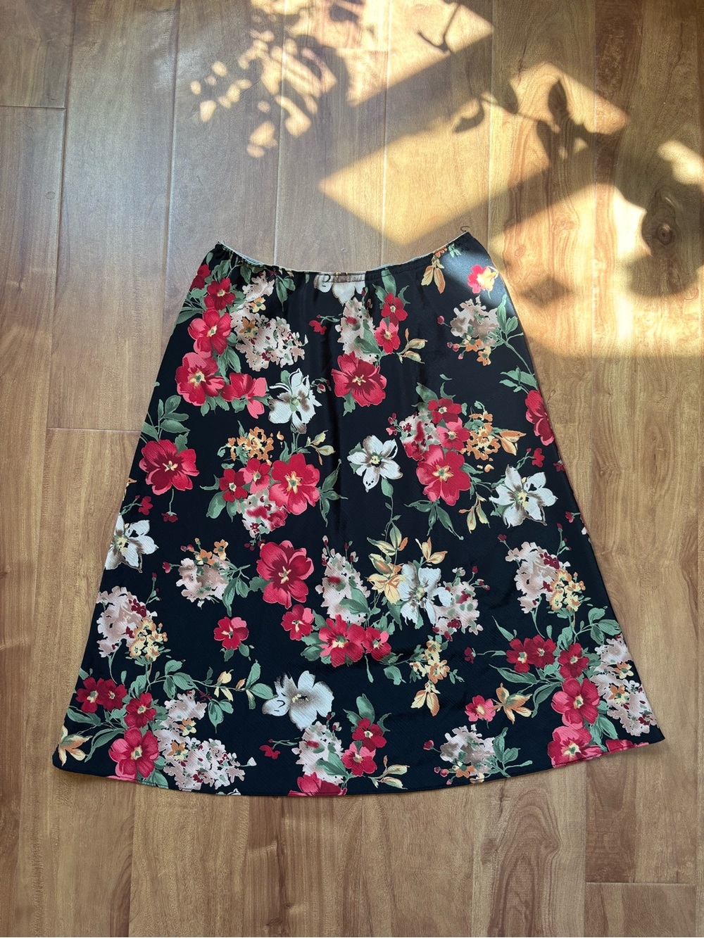 Vintage Black Floral Midi Skirt with Red & Cream Blooms - Picture 6 of 11
